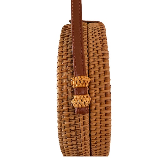 NWOT Lulu’s Tan Round Woven Rattan Purse - Picture 9 of 11